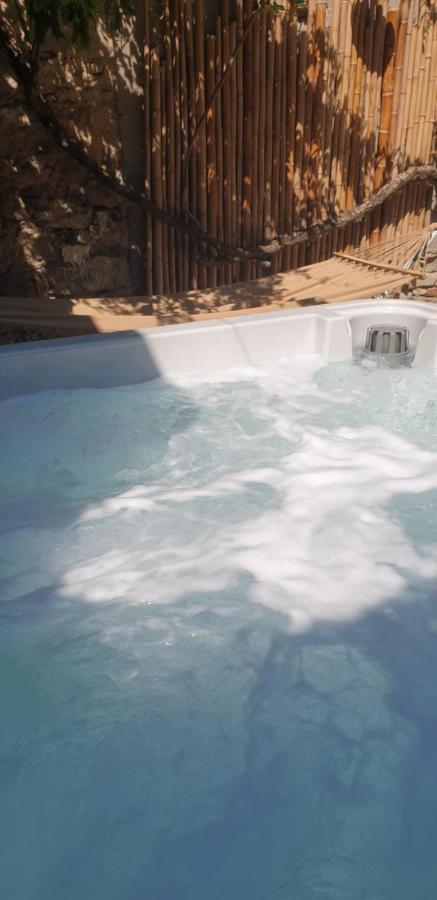 Maison de maître à BRAM # Jacuzzi Esterno foto